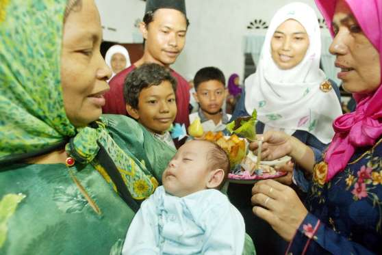 Tour du monde des coutumes autour de la naissance