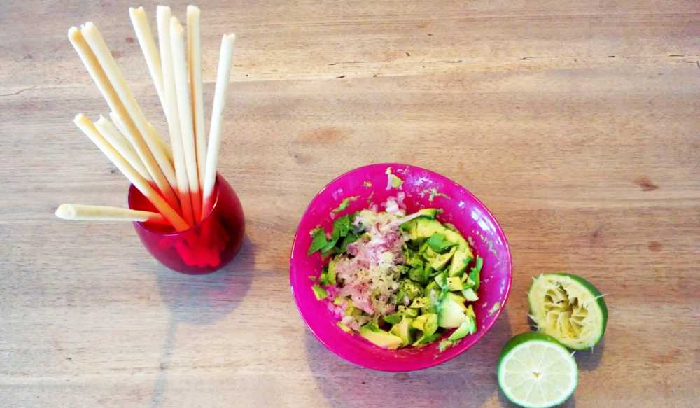 Ma recette fétiche de guacamole maison : une manière simple et savoureuse d’intégrer l’avocat à votre alimentation grossesse - Photo de Naturelle Maman