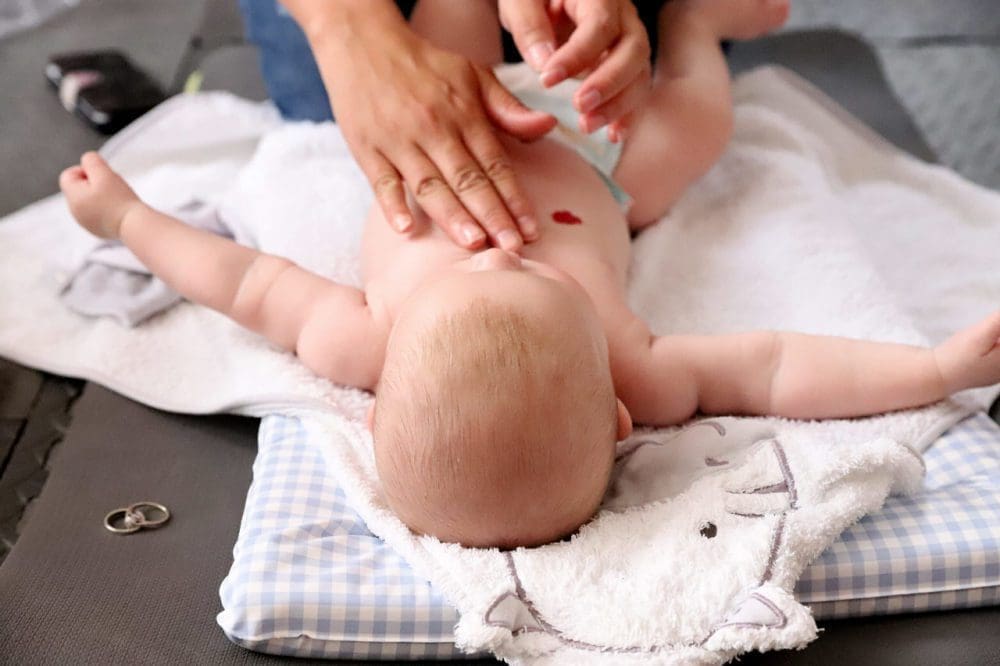 massage anti coliques du nourrisson