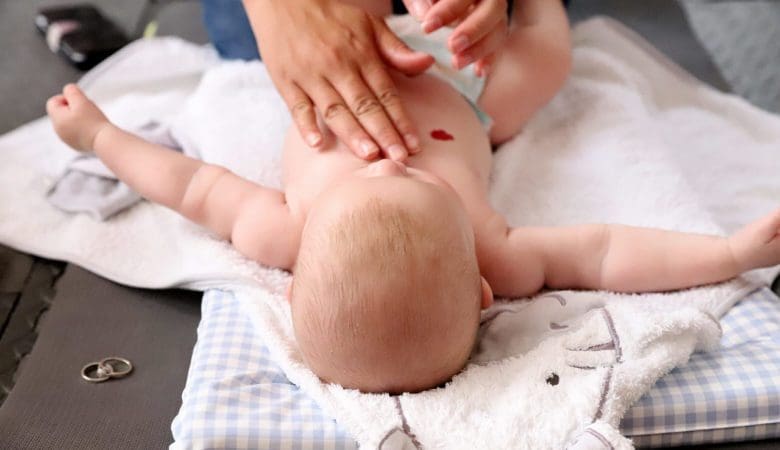 massage anti coliques du nourrisson