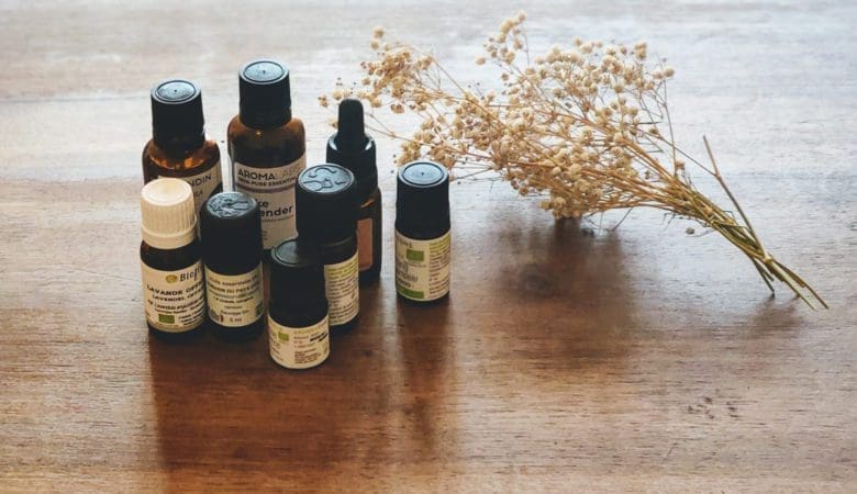 Comment utiliser les huiles essentielles en post-partum ?