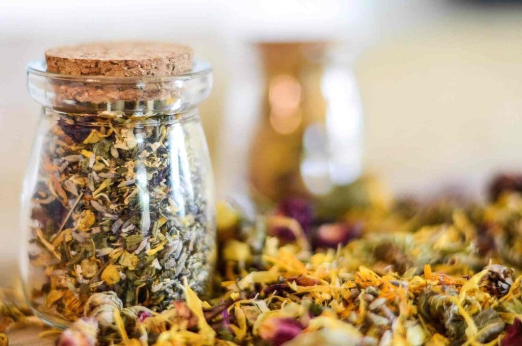 Quelles sont les meilleures infusions pour le post-partum ? Les conseils de Naturelle Maman