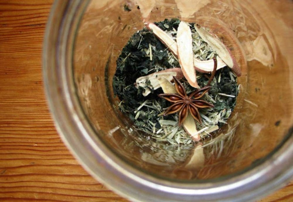 3 infusions pour le dernier mois de grossesse qui préparent votre corps à l'accouchement