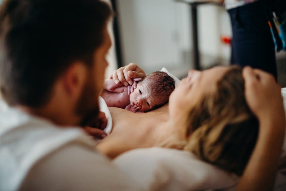Le soutien du père pendant l'accouchement par naturelle maman