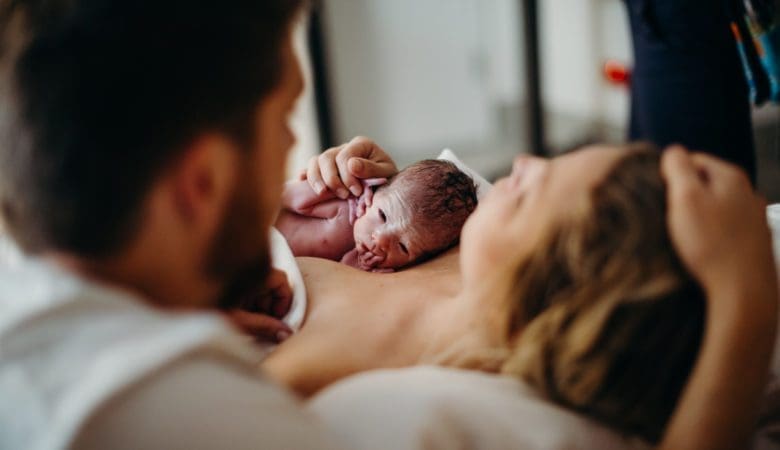 Le soutien du père pendant l'accouchement par naturelle maman