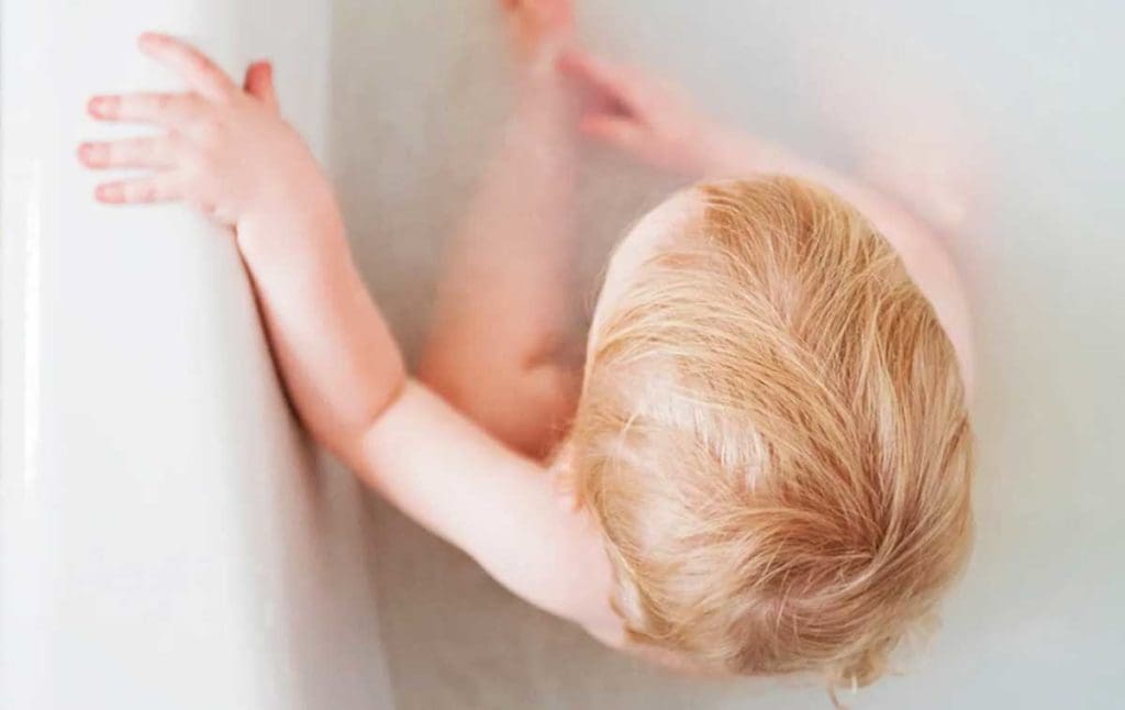 Bain d'avoine pour bébé : bienfaits pour sa peau
