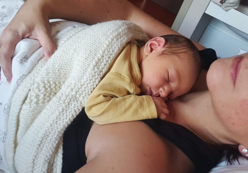 Dorine raconte son premier accouchement dans péridurale à la maternité sur Naturelle Maman