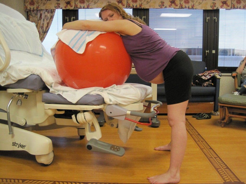 Les bienfaits du ballon de grossesse pendant l'accouchement sur Naturelle Maman