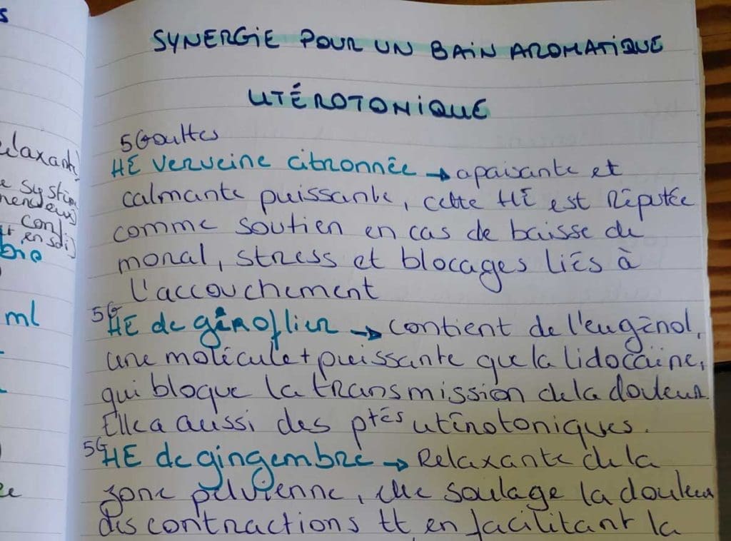 Anna a pris des notes sur les huiles essentielles pour préparer son accouchement en suivant le programme Naissance douce de Naturelle Maman