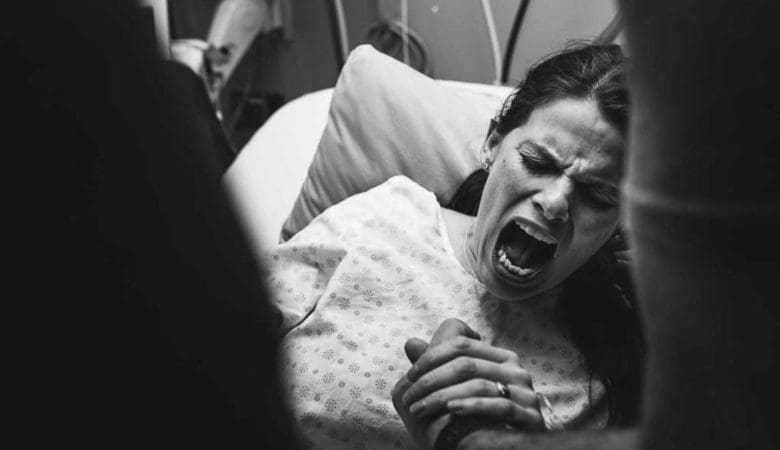 Si vous ressentez l’envie de crier pendant votre accouchement, n’hésitez pas à vous laisser aller ! C’est votre corps qui vous guide et qui sait ce qui est bon pour vous et votre bébé - Naturelle maman