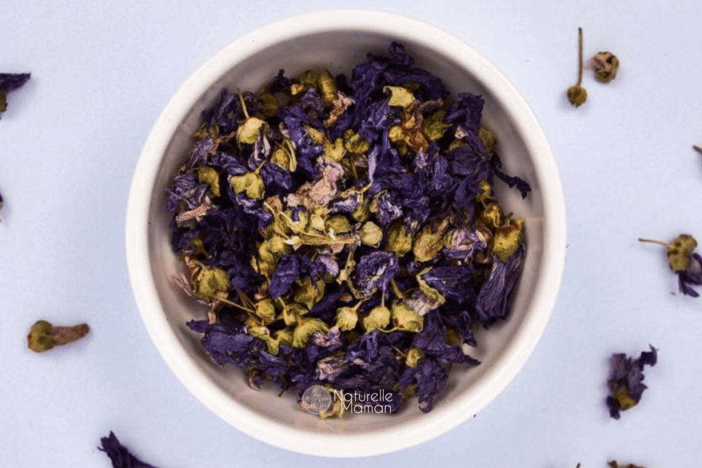 Comment améliorer la qualité de votre glaire cervicale avec la mauve - Naturelle Maman