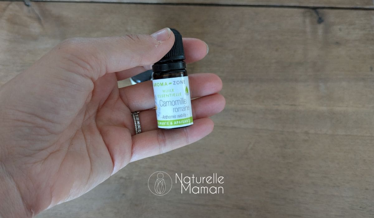 Comment utiliser l'huile essentielle de camomille romaine en toute sécurité pour soulager la douleur des poussées dentaires ? Les conseils de Naturelle Maman
