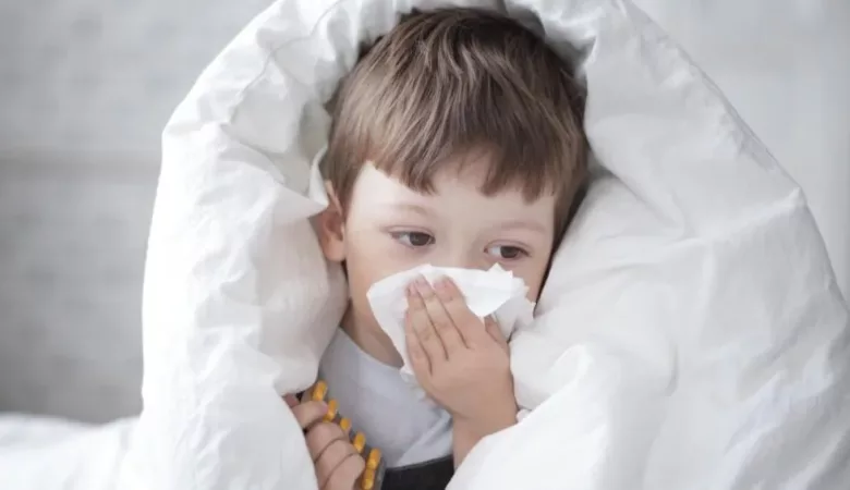 Les effets des probiotiques chez les enfants : ces 3 souches pourraient réduire la durée de la fièvre de 2 jours chez les enfants malades